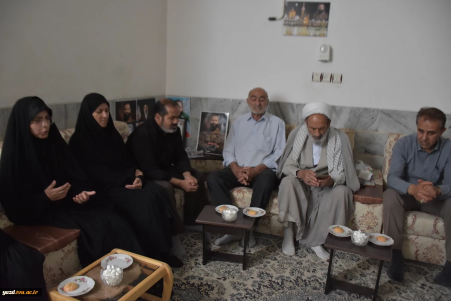 دیدار مسئولان دانشگاه ملی مهارت یزد با خانواده شهید محسن زارع به مناسبت ولادت امام رضا (ع) 2