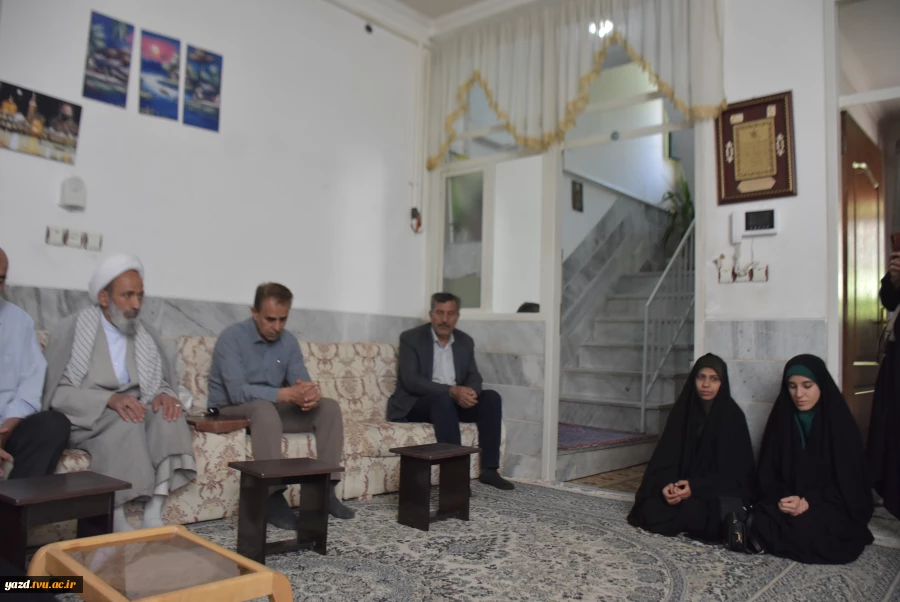 دیدار مسئولان دانشگاه ملی مهارت یزد با خانواده شهید محسن زارع به مناسبت ولادت امام رضا (ع) 3