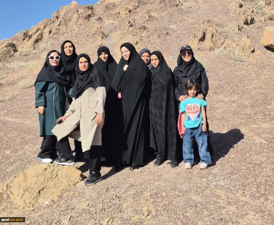 طبیعت‌گردی کارکنان آموزشکده ملی مهارت دختران یزد به مناسبت روز معلم
 3