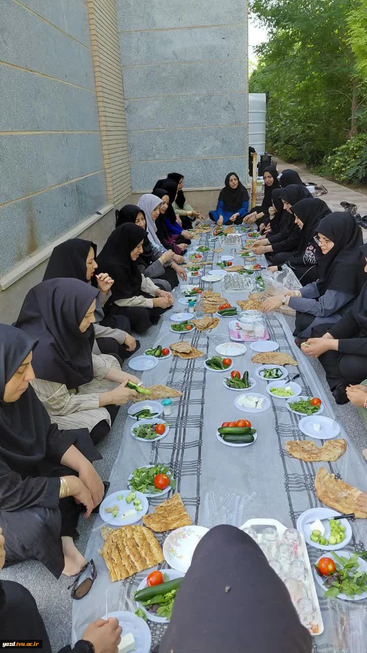 پیاده‌روی و دورهمی صمیمانه همکاران آموزشکده ملی مهارت دختران میبد به مناسبت هفته کرامت و میلاد با سعادت امام رضا (ع)
 2