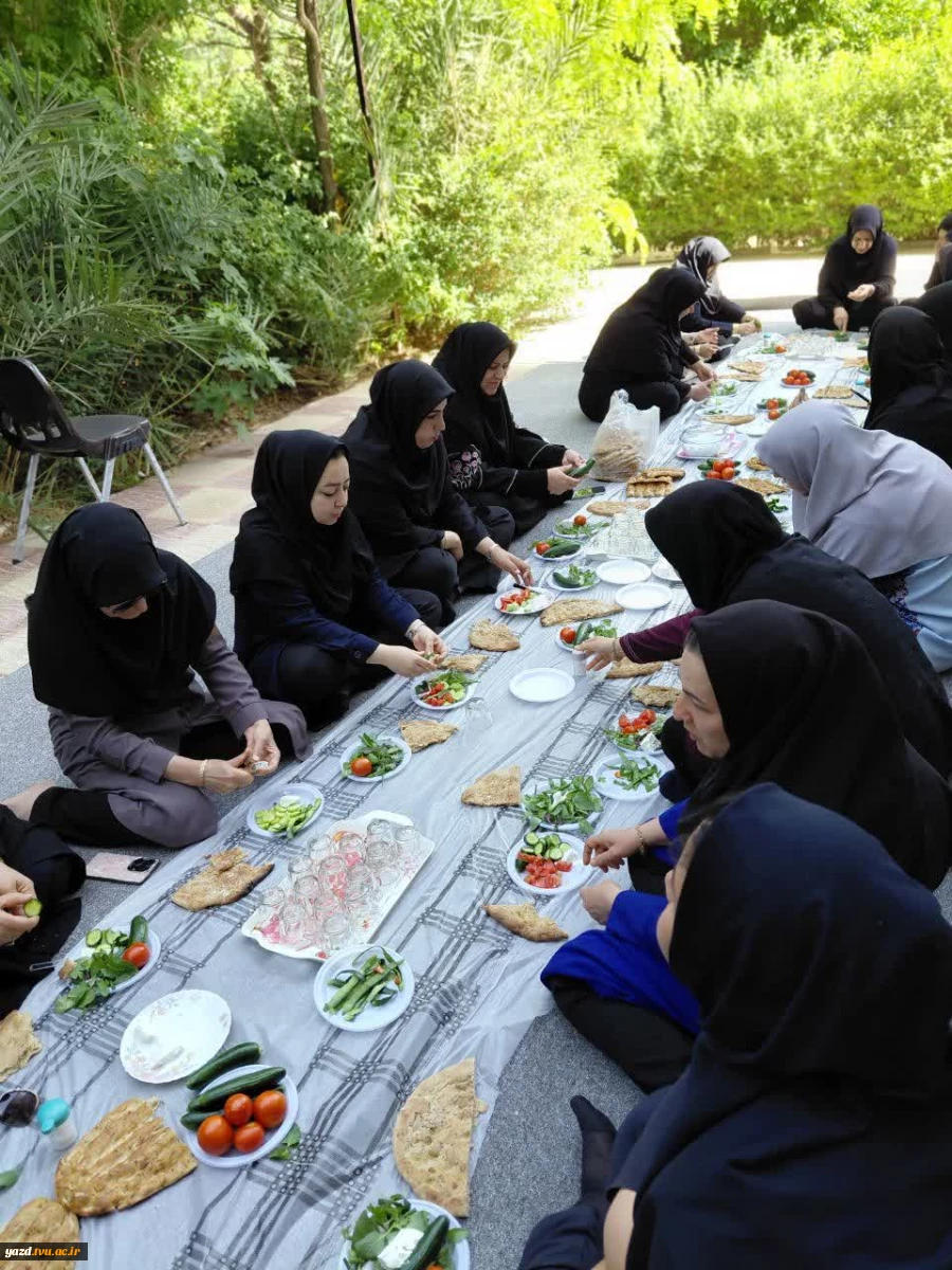 پیاده‌روی و دورهمی صمیمانه همکاران آموزشکده ملی مهارت دختران میبد به مناسبت هفته کرامت و میلاد با سعادت امام رضا (ع)
 2
