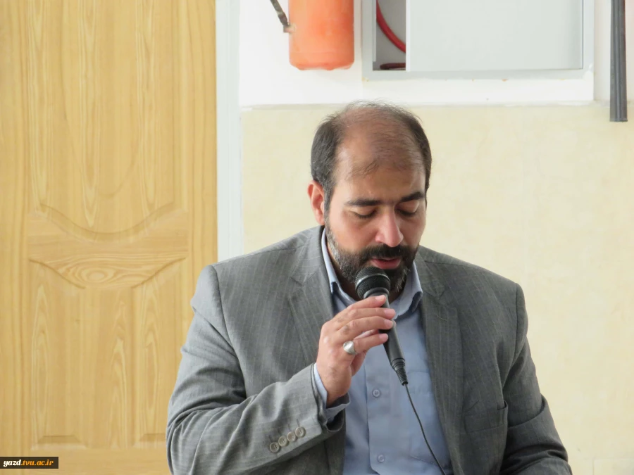 برگزاری مراسم دومین سالگرد شهادت شهید آیت‌الله سید ابراهیم رئیسی و سایر شهدای پرواز اردیبهشت، با حضور پرشور کارکنان آموزشکده ملی مهارت دختران میبد 7