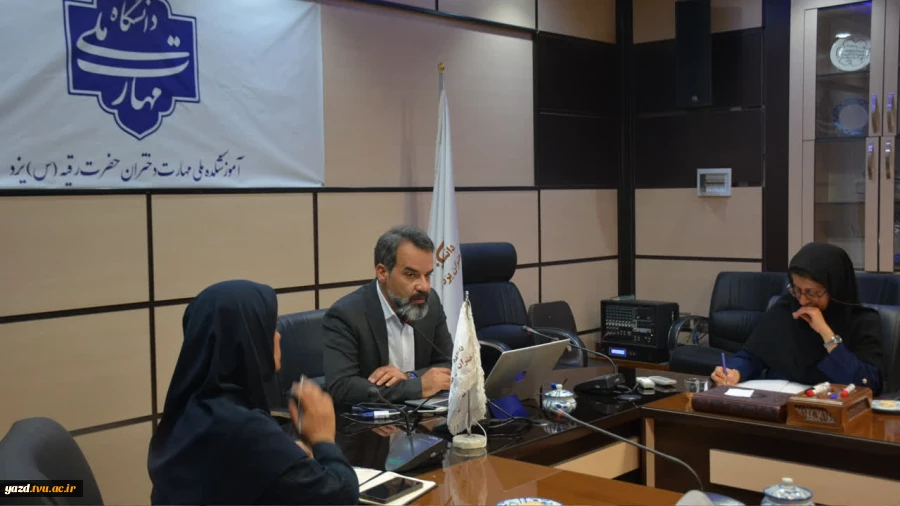 نشست مدیران گروه‌های آموزشی جهت تعیین تکلیف برنامه درسی هفته‌های پایانی ترم در آموزشکده ملی مهارت دختران یزد
 3