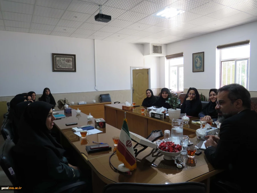 برگزاری جلسه شورای آموزشی با حضور معاونت آموزشی پژوهشی استان در آموزشکده ملی مهارت دختران میبد
 4