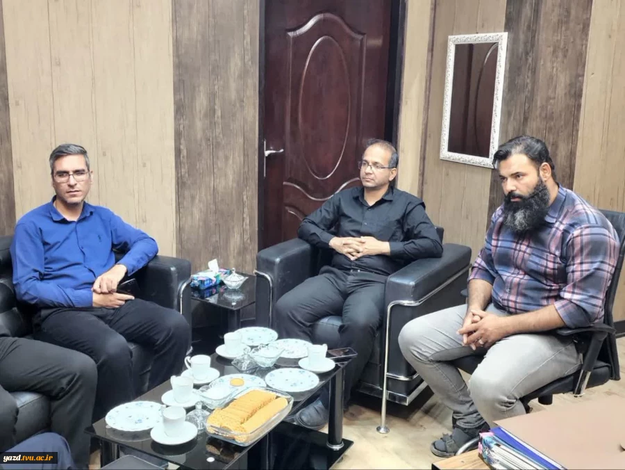 دیدار رئیس دانشکده ملی مهارت شریف  با شهردار ابرکوه؛ تأکید بر گسترش همکاری‌های آموزشی و شهری 5