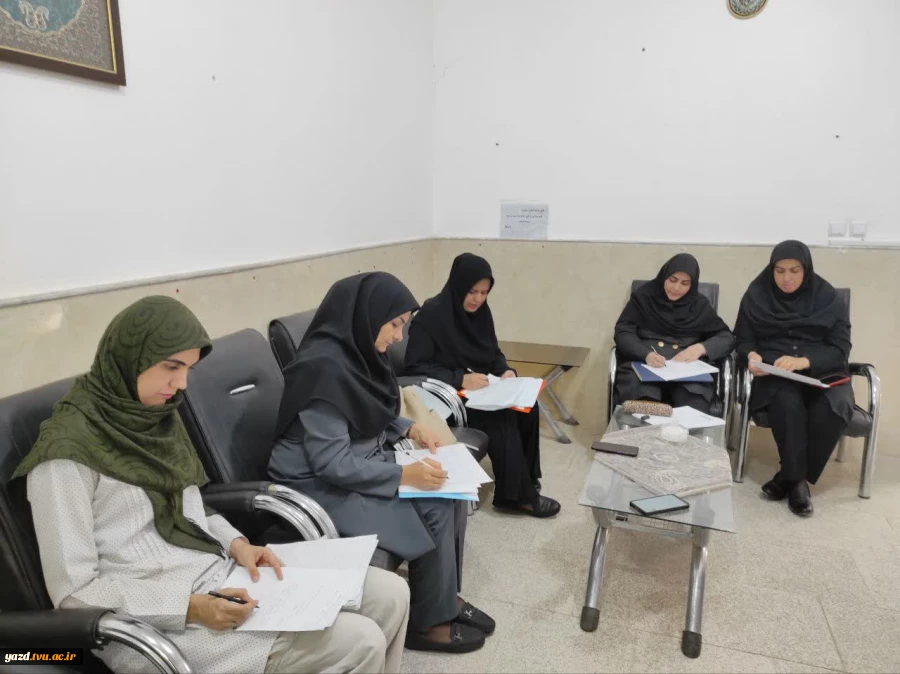 برگزاری جلسه آموزشی با هدف برنامه‌ریزی درسی ترم ۰۵۱در آموزشکده ملی مهارت دختران میبد
 6