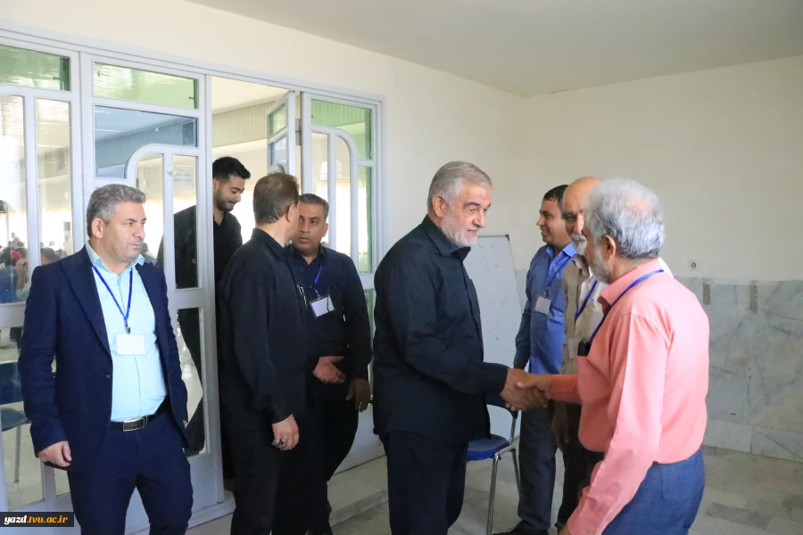 بازدید نماینده مردم یزد از حوزه برگزاری کنکور سراسری ۱۴۰۵ در دانشگاه ملی مهارت یزد 4