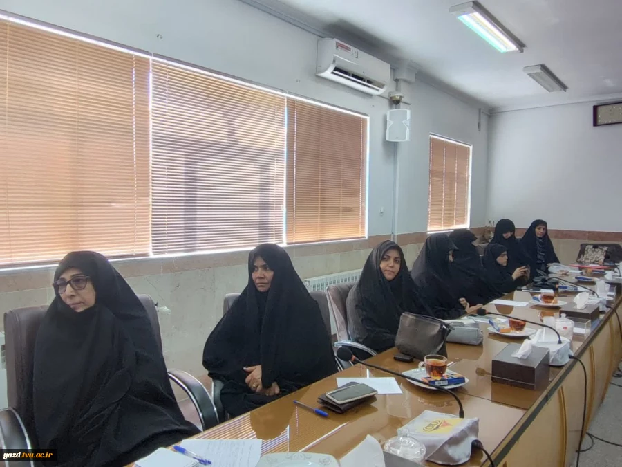 برگزاری نشست هم‌اندیشی اساتید معارف دانشگاه ملی مهارت استان یزد 4