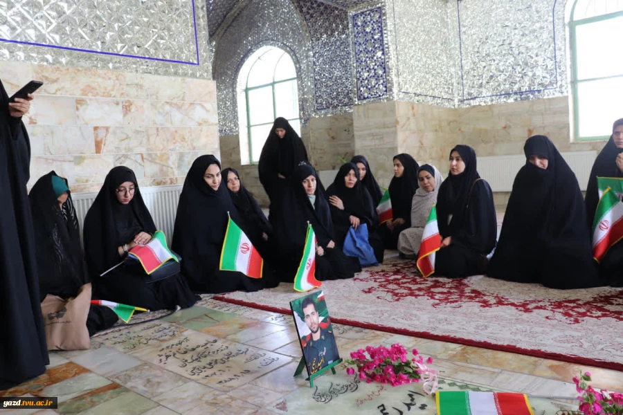 بزرگداشت هفته دفاع مقدس با حضور ریاست دانشگاه ملی مهارت یزد در گلزار شهدای امامزاده جعفر 2