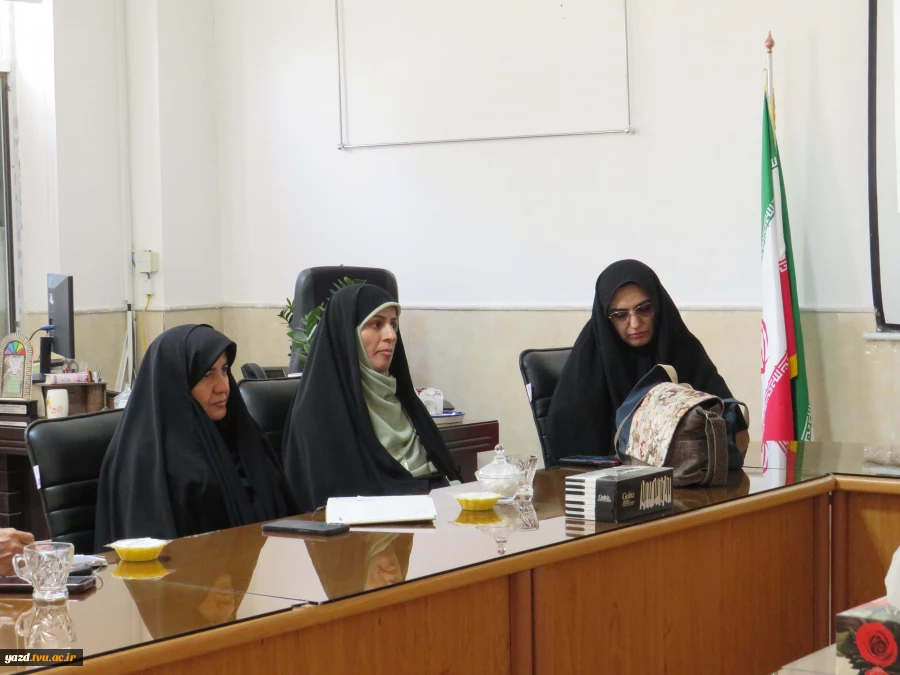 برگزاری نشست اساتید معارف آموزشکده ملی مهارت در آستانه سال تحصیلی جدید
 5