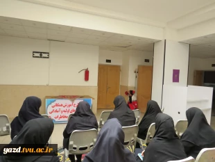 برگزاری مانور پناهگاهی و تخلیه اضطراری در آموزشکده ملی مهارت دختران میبد
 6