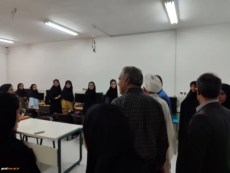 بازدید هیات رئیسه دانشگاه ملی مهارت استان یزد از کلاس‌های درس هم‌زمان با آغاز سال تحصیلی جدید 7