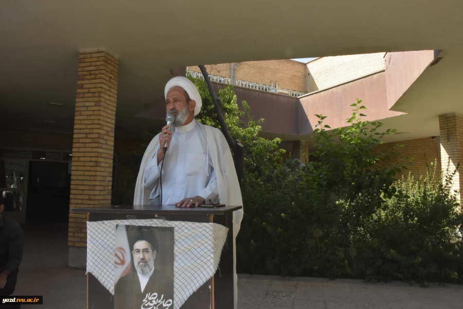 آغاز سال تحصیلی جدید  در دانشکده شهید صدوقی با حضور مسئولان، استادان و دانشجویان همراه با پرچم گردانی 3