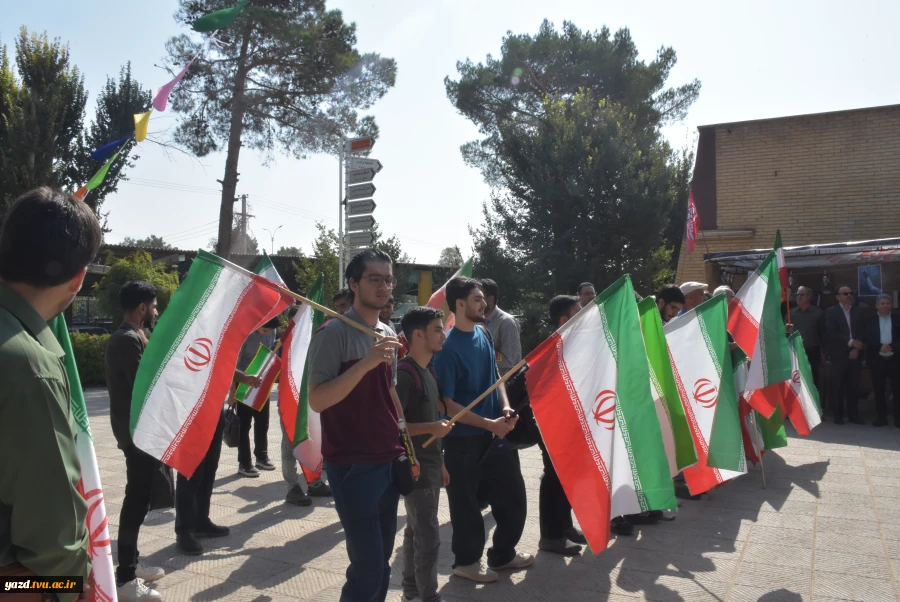 آغاز سال تحصیلی جدید  در دانشکده شهید صدوقی با حضور مسئولان، استادان و دانشجویان همراه با پرچم گردانی 5