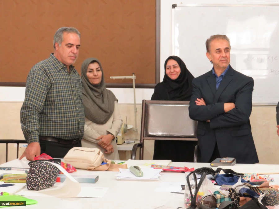 بازدید دکتر محتشمی وهیئت همراه استان از مرکز دختران میبد
 2