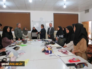بازدید دکتر محتشمی وهیئت همراه استان از مرکز دختران میبد
 3