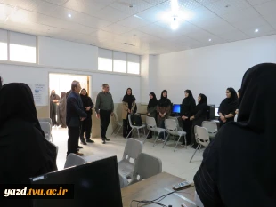 بازدید دکتر محتشمی وهیئت همراه استان از مرکز دختران میبد
 5
