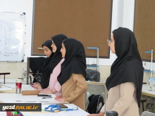 بازدید دکتر محتشمی وهیئت همراه استان از مرکز دختران میبد
 7