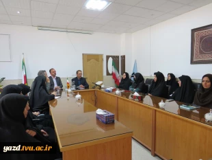 بازدید دکتر محتشمی وهیئت همراه استان از مرکز دختران میبد
 11